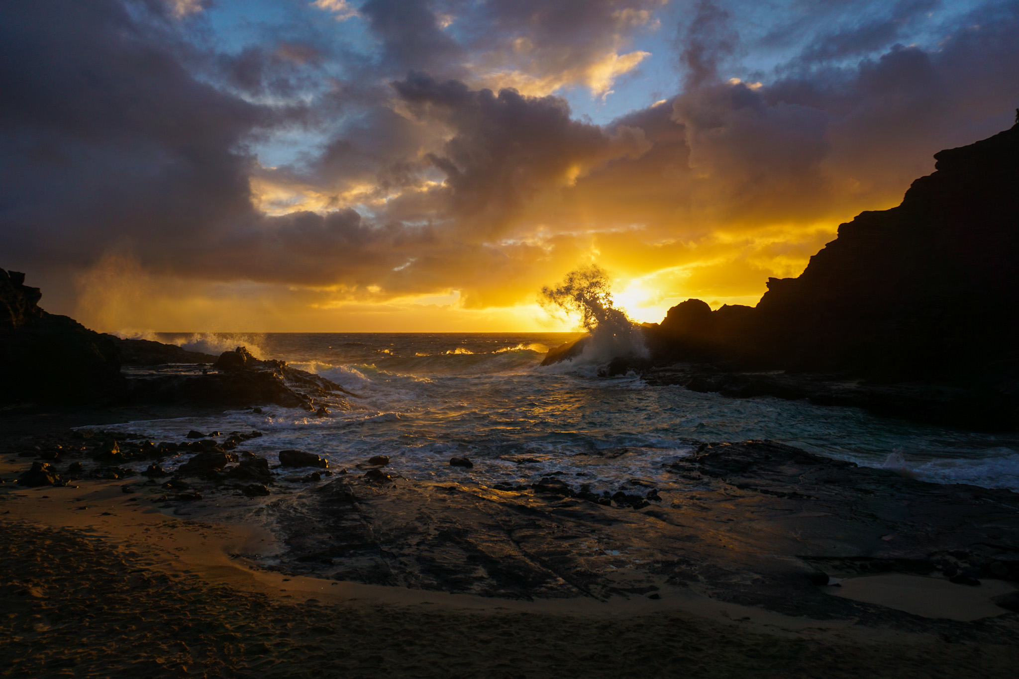 Sunrise at Halona Cove Eternity Beach, Oahu, Hawaii